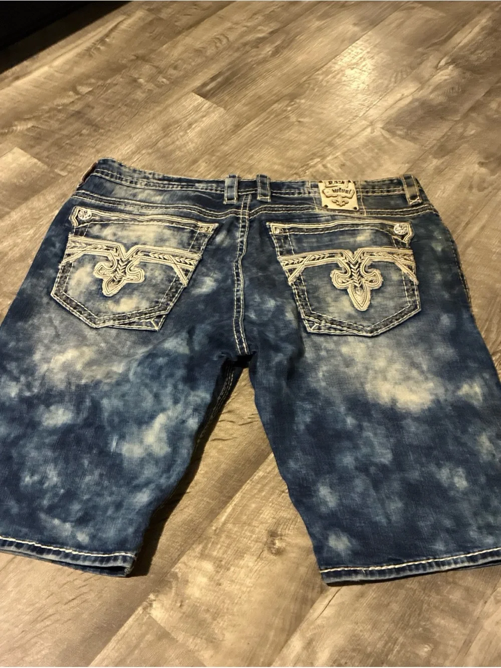 Rock Revival Scotie Shorts Men’s SZ 42 Distressed Denim Light Wash Embroidere